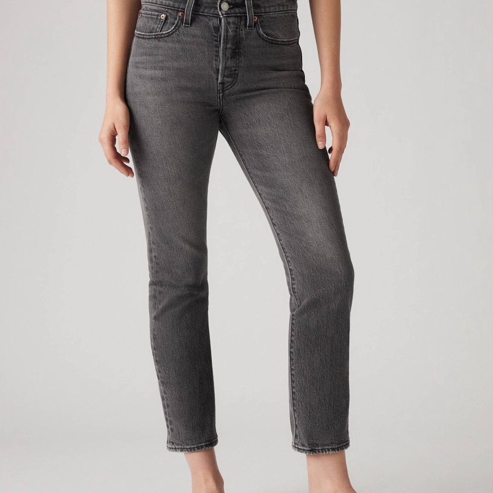 Levi's Women's Wedgie Straight Leg Jeans in Charcoal